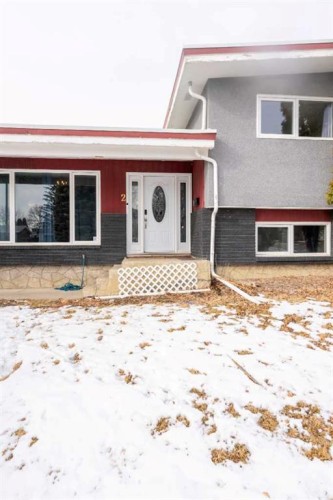 2 Honeysuckle Road North, Lethbridge, AB - Outdoor