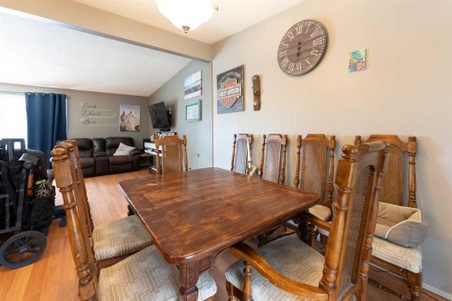 2 Honeysuckle Road North, Lethbridge, AB - Indoor Photo Showing Dining Room