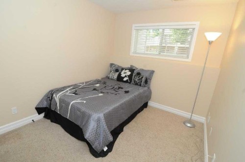 7-762 Heritage Boulevard West, Lethbridge, AB - Indoor Photo Showing Bedroom