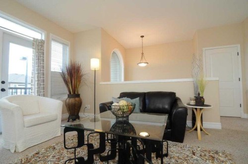 7-762 Heritage Boulevard West, Lethbridge, AB - Indoor Photo Showing Living Room