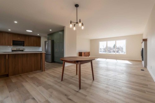 86 Carleton Place West, Lethbridge, AB - Indoor Photo Showing Kitchen