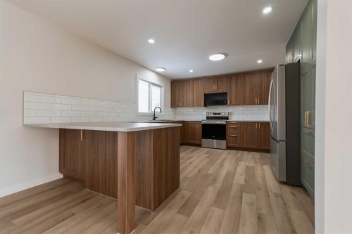 86 Carleton Place West, Lethbridge, AB - Indoor Photo Showing Kitchen
