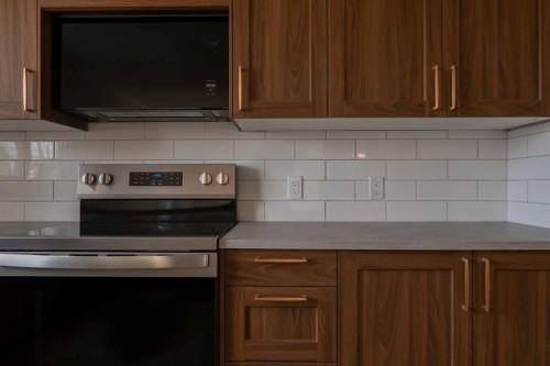 86 Carleton Place West, Lethbridge, AB - Indoor Photo Showing Kitchen