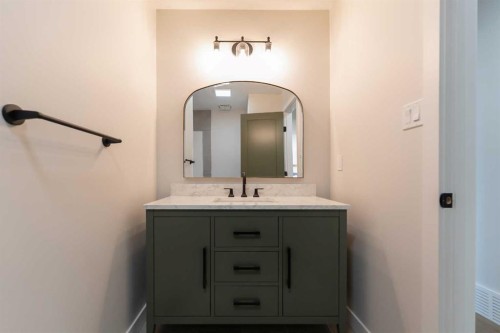 86 Carleton Place West, Lethbridge, AB - Indoor Photo Showing Bathroom