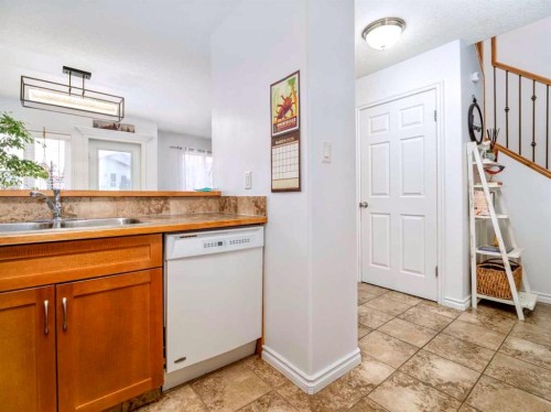 244 Kodiak Boulevard North, Lethbridge, AB - Indoor Photo Showing Kitchen With Double Sink