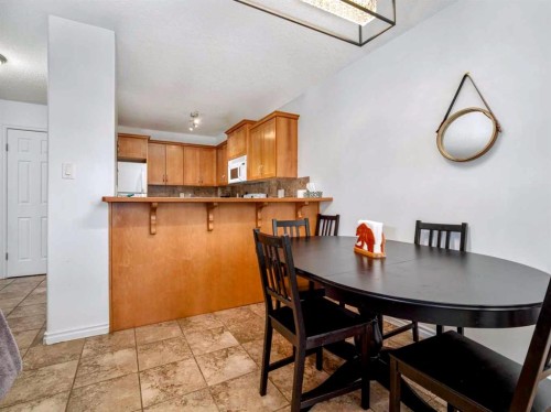 244 Kodiak Boulevard North, Lethbridge, AB - Indoor Photo Showing Dining Room