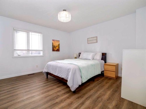 244 Kodiak Boulevard North, Lethbridge, AB - Indoor Photo Showing Bedroom