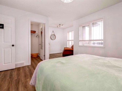 244 Kodiak Boulevard North, Lethbridge, AB - Indoor Photo Showing Bedroom