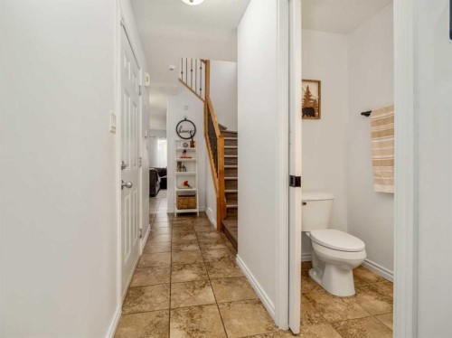 244 Kodiak Boulevard North, Lethbridge, AB - Indoor Photo Showing Bathroom