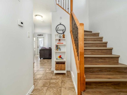 244 Kodiak Boulevard North, Lethbridge, AB - Indoor Photo Showing Other Room