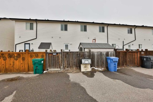 227 Lynx Road North, Lethbridge, AB - Outdoor With Exterior
