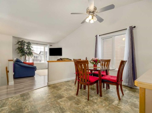 152 Blackfoot Circle West, Lethbridge, AB - Indoor Photo Showing Dining Room