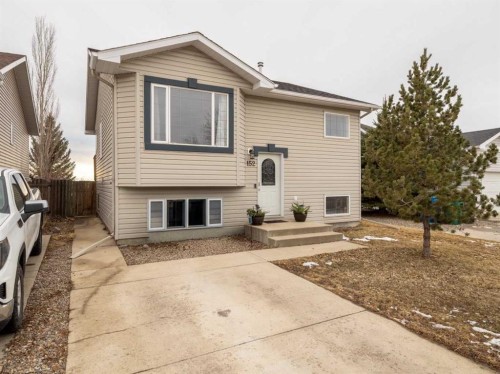 152 Blackfoot Circle WEST Lethbridge, AB T1K 7T4