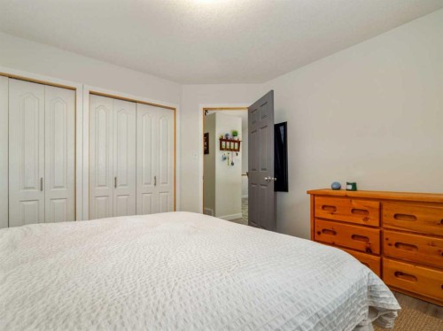 152 Blackfoot Circle West, Lethbridge, AB - Indoor Photo Showing Bedroom