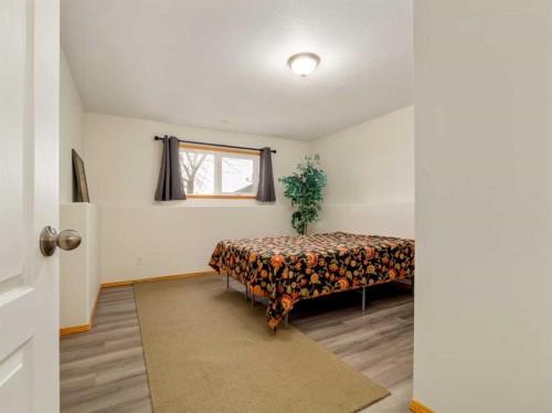 152 Blackfoot Circle West, Lethbridge, AB - Indoor Photo Showing Bedroom