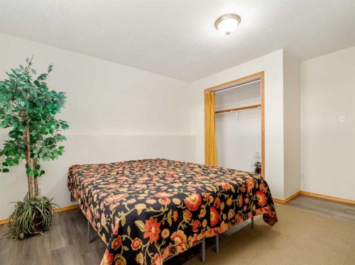 152 Blackfoot Circle West, Lethbridge, AB - Indoor Photo Showing Bedroom