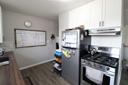 4926 54 Ave, Taber, AB - Indoor Photo Showing Kitchen