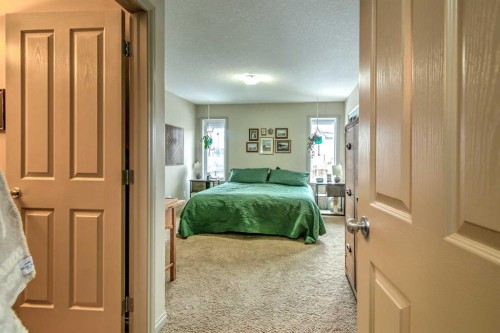 78 Coalbanks Gate West, Lethbridge, AB - Indoor Photo Showing Bedroom