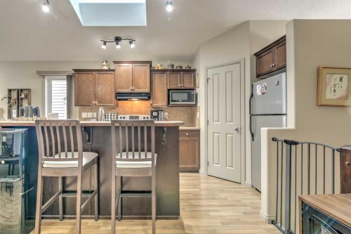 78 Coalbanks Gate West, Lethbridge, AB - Indoor Photo Showing Kitchen