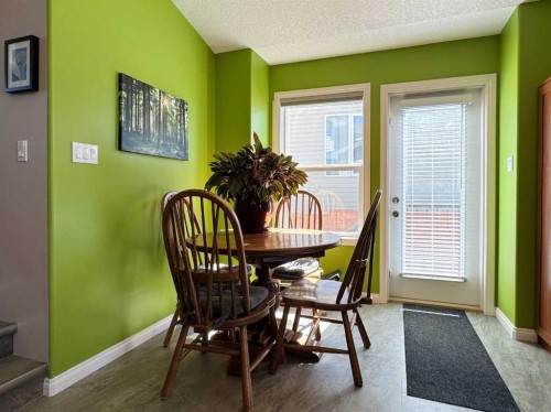 248 Aberdeen Road West, Lethbridge, AB - Indoor Photo Showing Dining Room