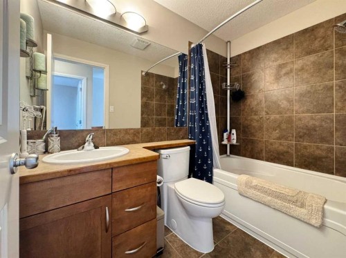 248 Aberdeen Road West, Lethbridge, AB - Indoor Photo Showing Bathroom