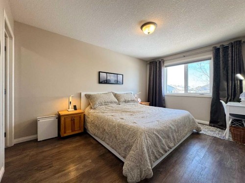 248 Aberdeen Road West, Lethbridge, AB - Indoor Photo Showing Bedroom