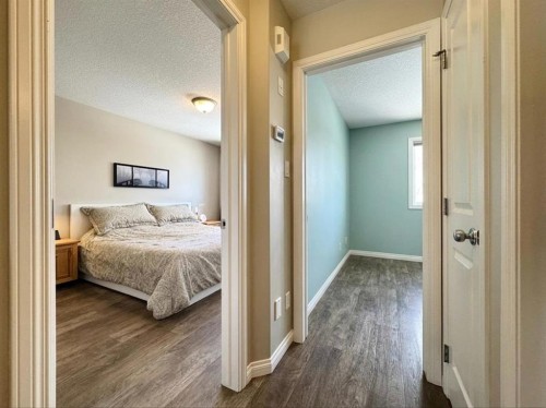 248 Aberdeen Road West, Lethbridge, AB - Indoor Photo Showing Bedroom