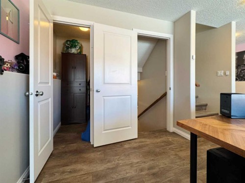 248 Aberdeen Road West, Lethbridge, AB - Indoor Photo Showing Other Room