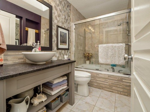 22 Riverstone Boulevard West, Lethbridge, AB - Indoor Photo Showing Bathroom
