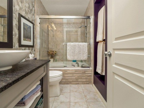 22 Riverstone Boulevard West, Lethbridge, AB - Indoor Photo Showing Bathroom