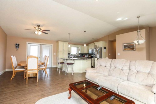 5103 62 Avenue, Taber, AB - Indoor Photo Showing Living Room