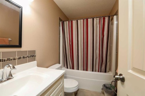 5103 62 Avenue, Taber, AB - Indoor Photo Showing Bathroom