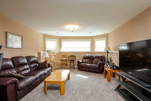 5103 62 Avenue, Taber, AB - Indoor Photo Showing Living Room