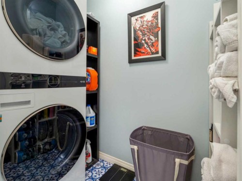 514 Mary Cameron Crescent North, Lethbridge, AB - Indoor Photo Showing Laundry Room