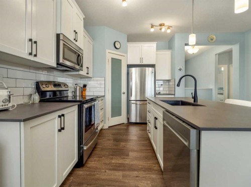 514 Mary Cameron Crescent North, Lethbridge, AB - Indoor Photo Showing Kitchen With Upgraded Kitchen