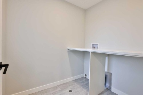 668 Devonia Road West, Lethbridge, AB - Indoor