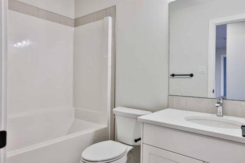 668 Devonia Road West, Lethbridge, AB - Indoor Photo Showing Bathroom