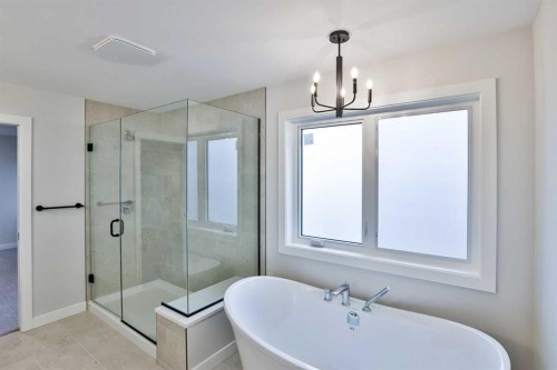 668 Devonia Road West, Lethbridge, AB - Indoor Photo Showing Bathroom