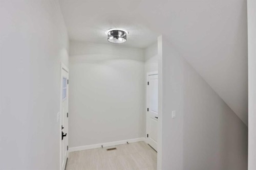 668 Devonia Road West, Lethbridge, AB - Indoor Photo Showing Other Room