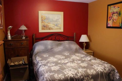 609 Maple Place, Picture Butte, AB - Indoor Photo Showing Bedroom