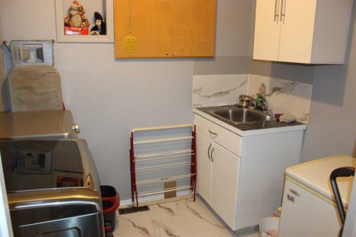 609 Maple Place, Picture Butte, AB - Indoor