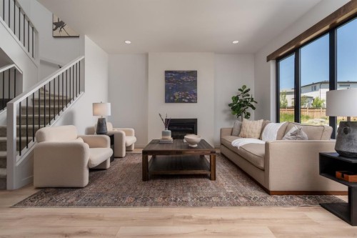 706 Violet Place West, Lethbridge, AB - Indoor Photo Showing Living Room