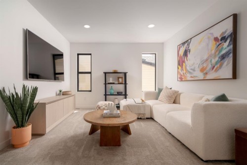 706 Violet Place West, Lethbridge, AB - Indoor Photo Showing Living Room