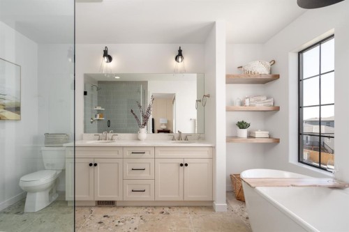 706 Violet Place West, Lethbridge, AB - Indoor Photo Showing Bathroom