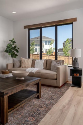 706 Violet Place West, Lethbridge, AB - Indoor Photo Showing Living Room