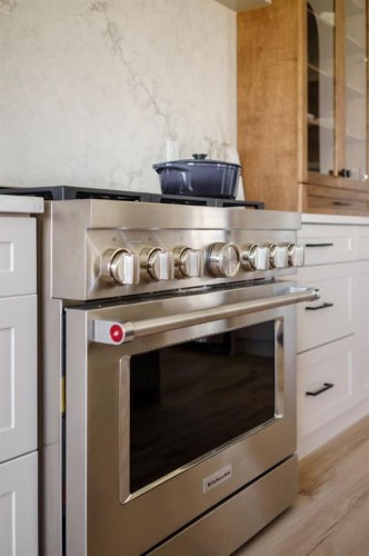 706 Violet Place West, Lethbridge, AB - Indoor Photo Showing Kitchen