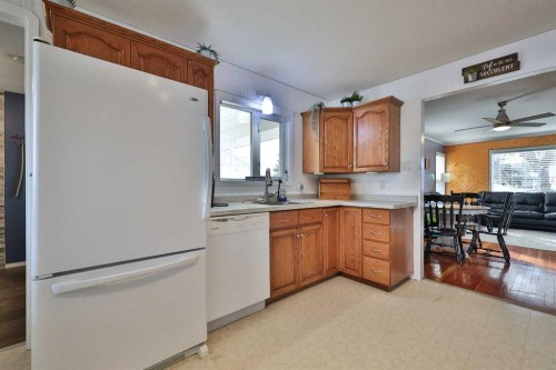 405 5 Avenue, Warner, AB - Indoor Photo Showing Kitchen