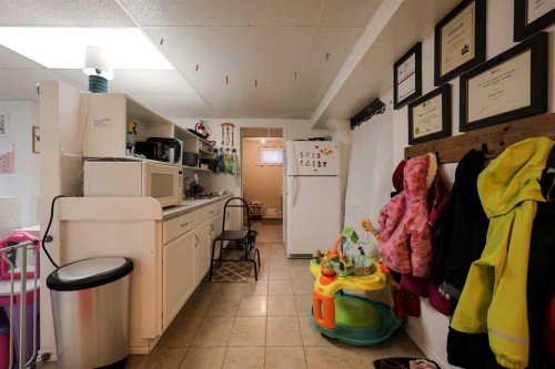 405 5 Avenue, Warner, AB - Indoor