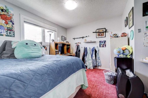 237 Lafayette Boulevard West, Lethbridge, AB - Indoor Photo Showing Bedroom