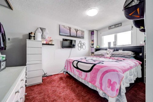 237 Lafayette Boulevard West, Lethbridge, AB - Indoor Photo Showing Bedroom